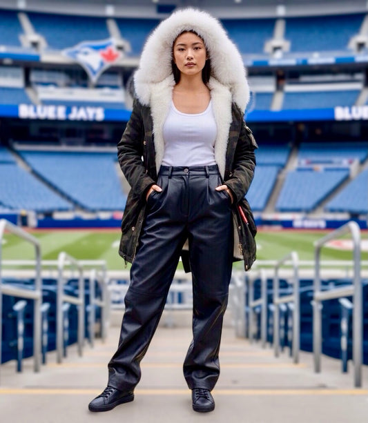 Luxury Icon Parka | Arctic Finnraccoon & Toscana Shearling
Unrivaled Warmth. Uncompromising Luxury.